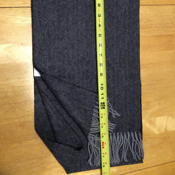 New ELLIOT MULRYAN Gray 100% Cashmere SCARF Long Rectangle - Picture 12 of 12